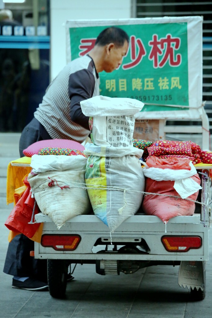 小摊小贩闪亮登场