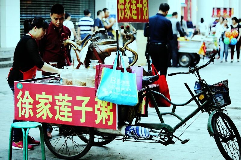 小摊小贩闪亮登场