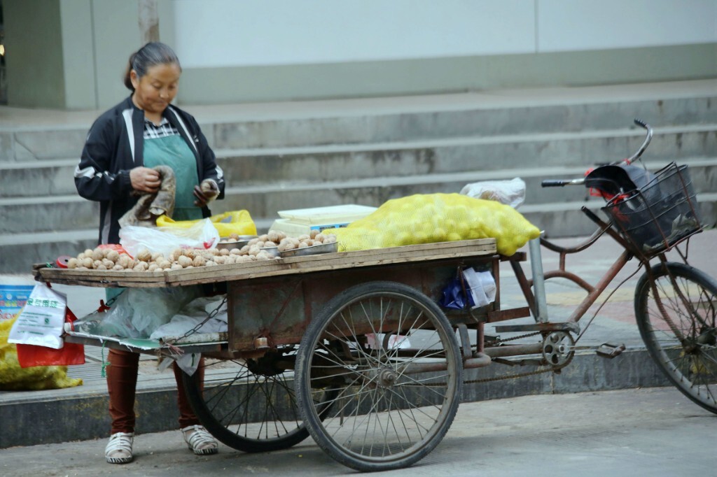 小摊小贩闪亮登场
