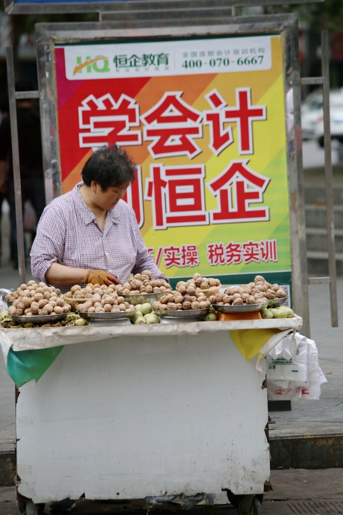 小摊小贩闪亮登场