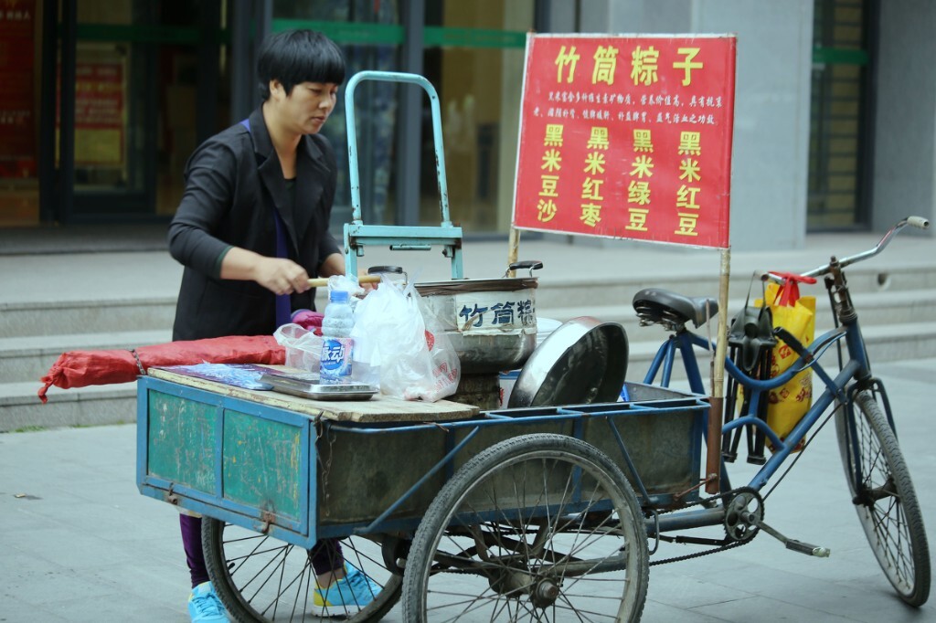 小摊小贩闪亮登场
