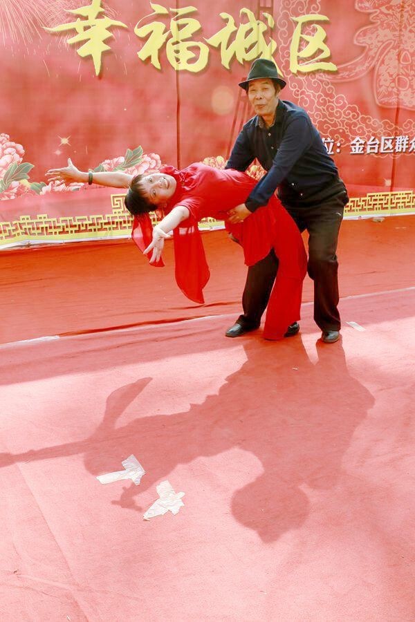 闻鸡起舞