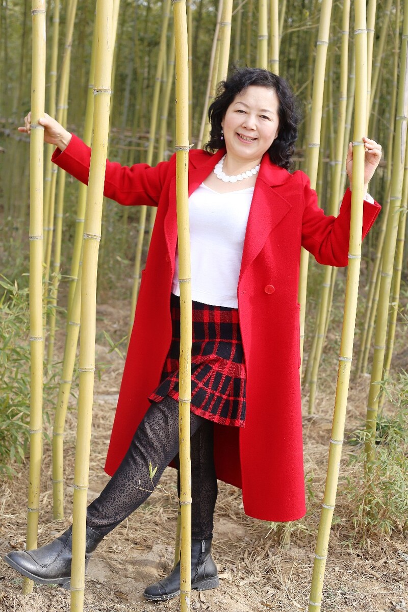 林菲诗人近照
