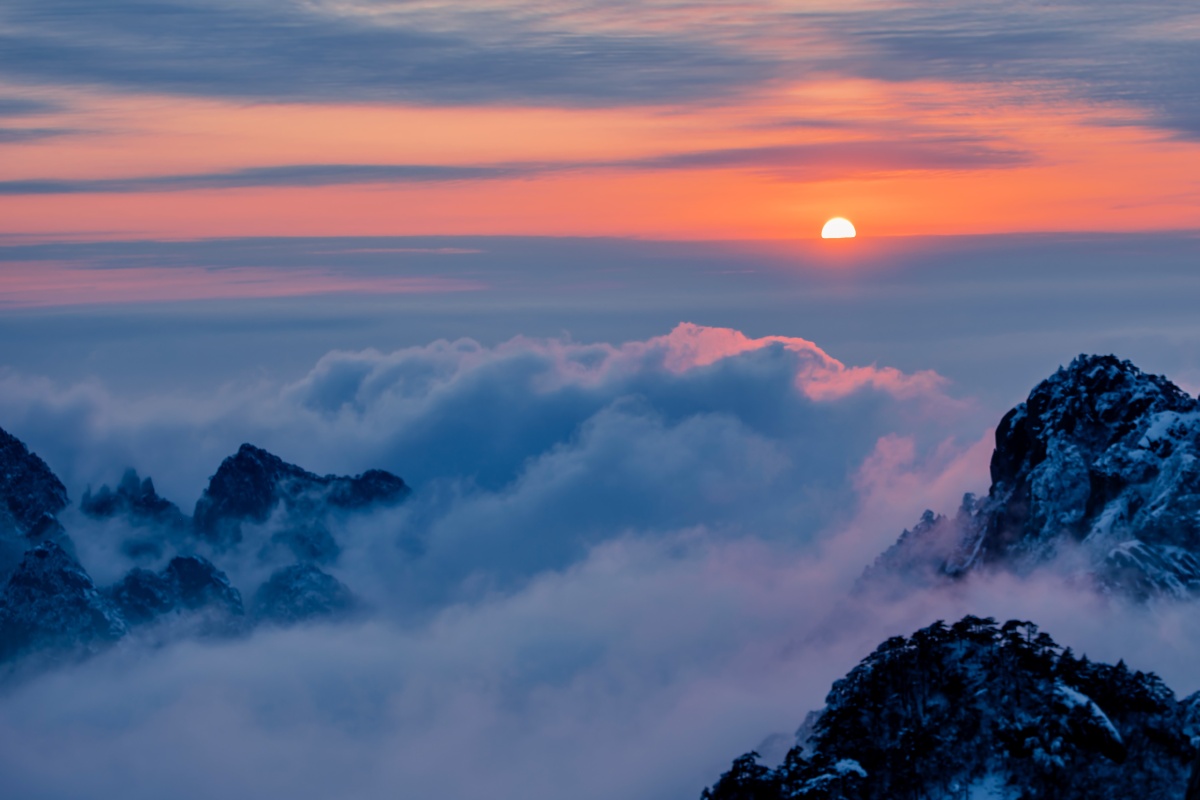 雪山云海落日晚霞
