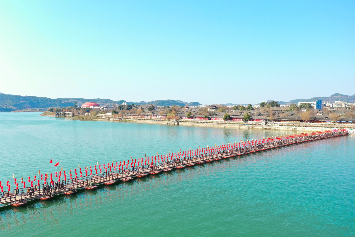 阆中浮桥华光楼