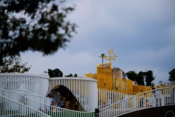 257052