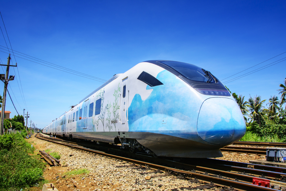 经过一上午的疯狂赶点,广茂沿线包括z202在内所有客车全部停车会让