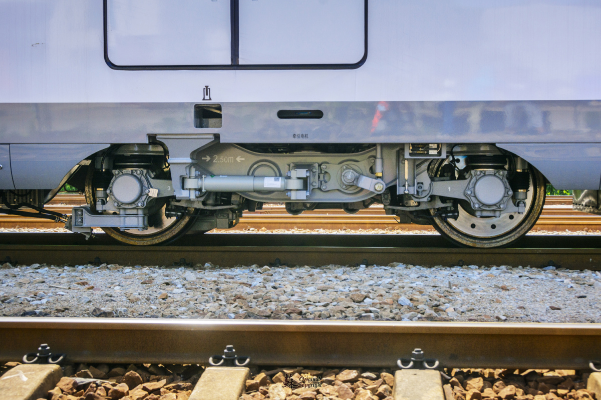 mp车(带受电弓的动力车厢)转向架,中心距为2500mm,构造速度160km/h,带