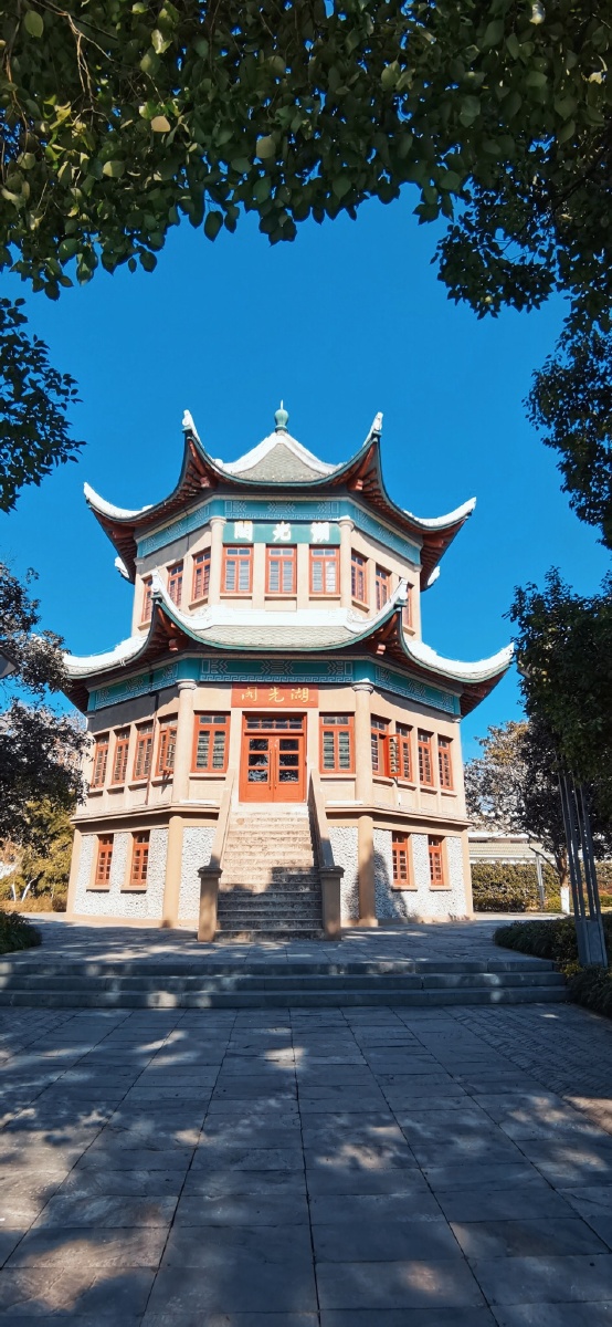 湖光阁摄于东湖