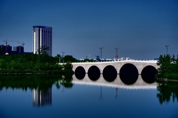 1685534