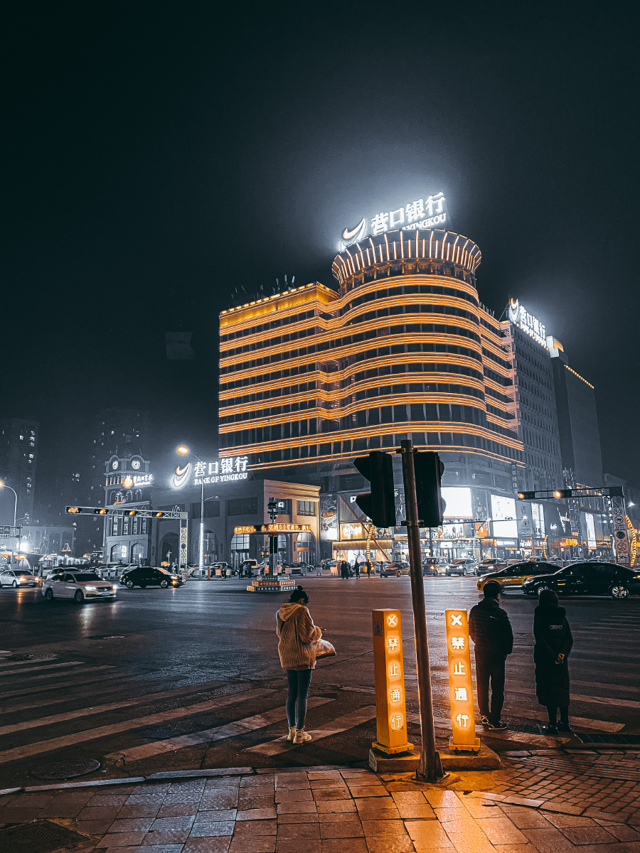 夜晚街头iphone11拍摄