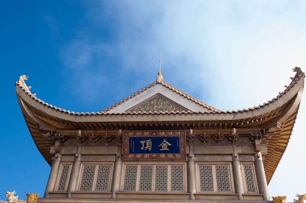 峨眉天下秀