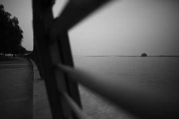 873634