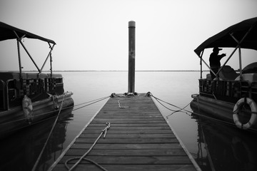 873643