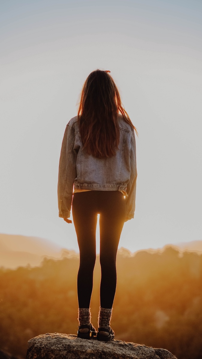 她的背影无法忘记只能在记忆中