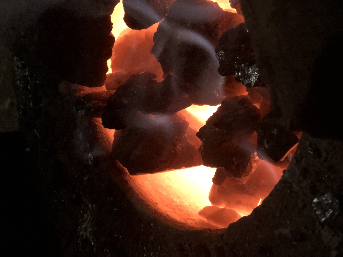 冬天来了 煤火烤起来