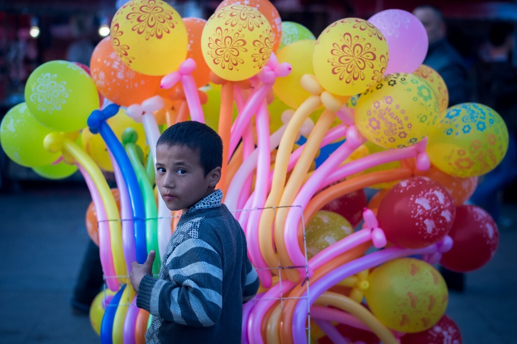 卖气球的小男孩 - 街拍中国四月赛, 尼康, 人文