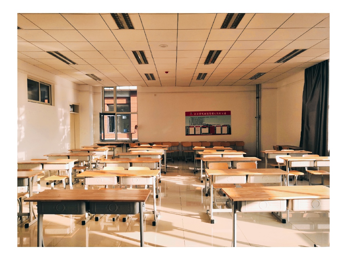 充满青春回忆的教室