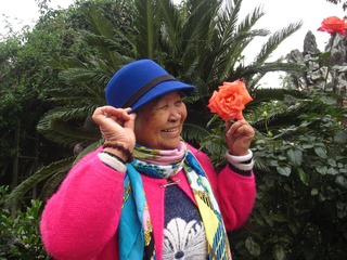 徐山13713640897笑容更比花容美，人民公园
