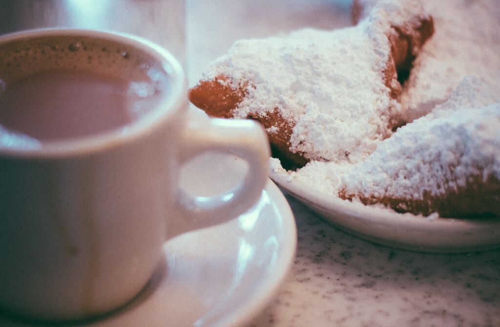 Cafe du Monde的著名咖啡和beignets,他家基本上只卖这两种食物。