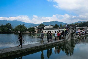 走进宏村