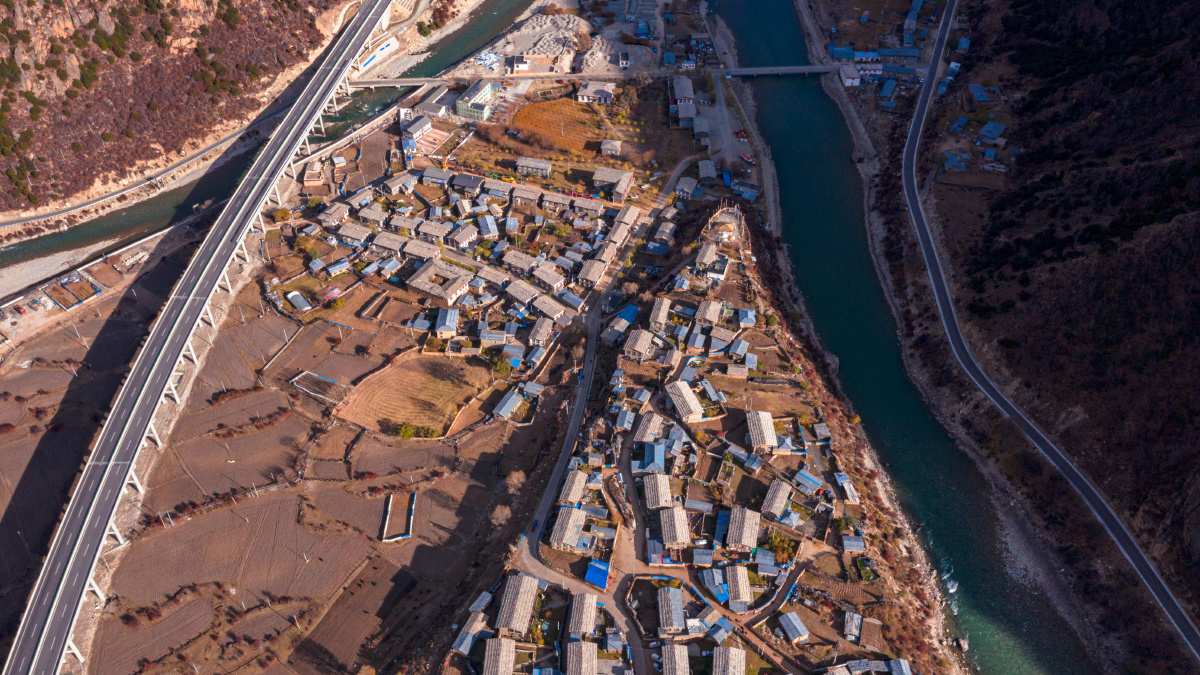位于西藏林芝市工布江达县的古代商贸必经之地-太招古城.