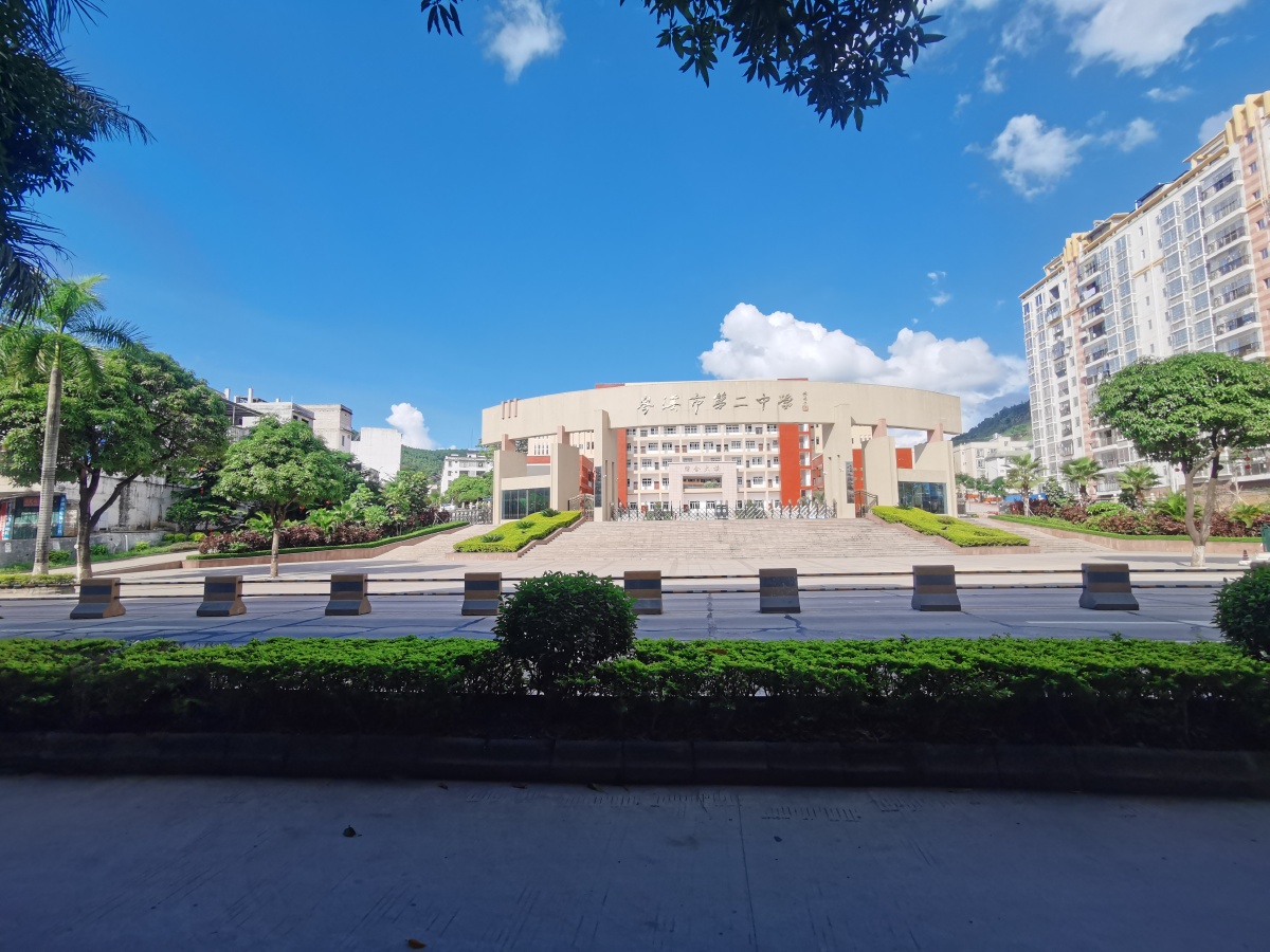 岑溪二中