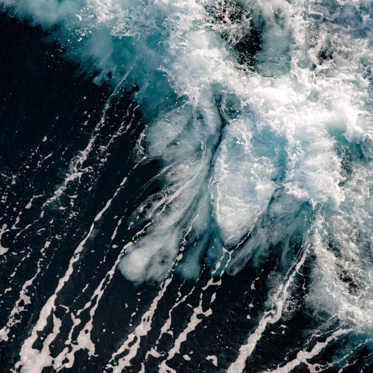 西太平洋的海浪