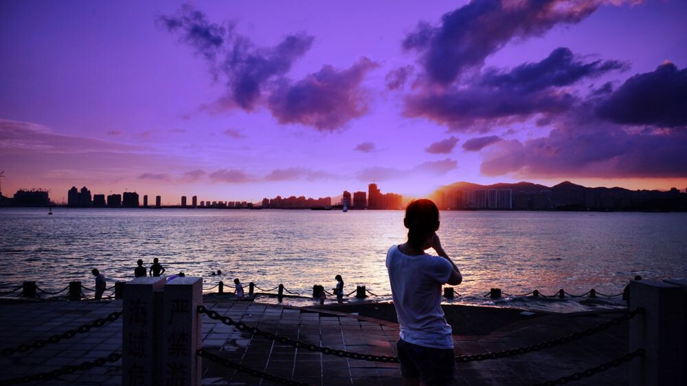 淡清数点海边石