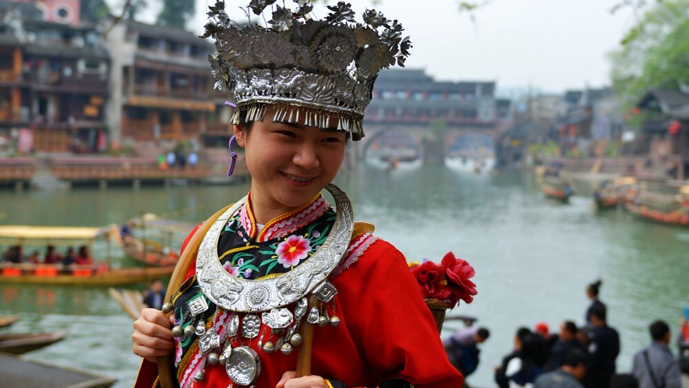 且看凝妆上翠楼
