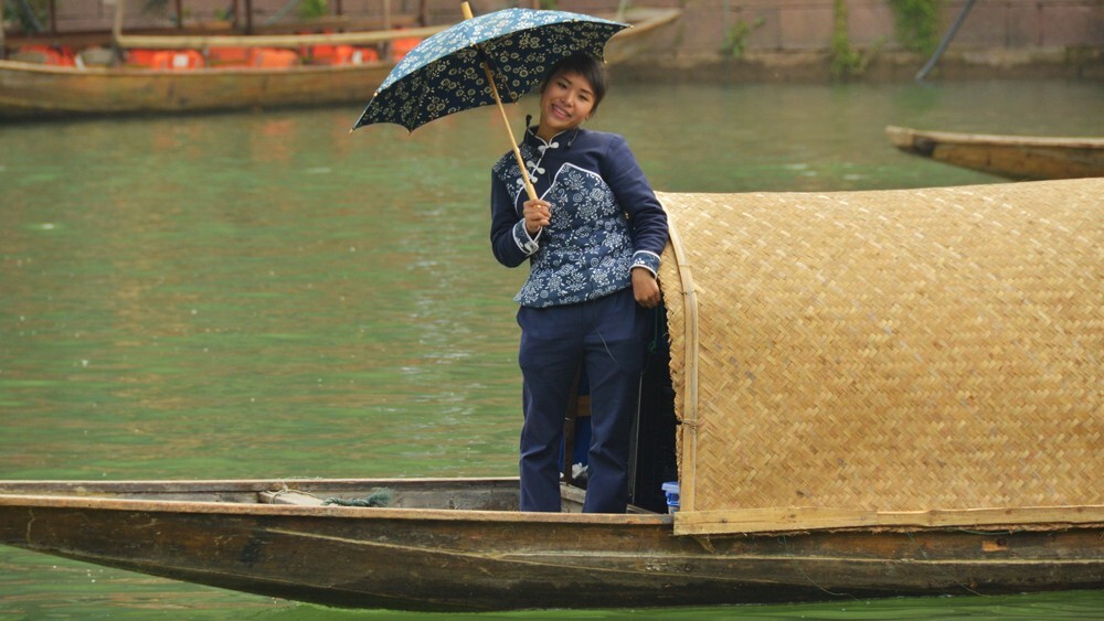且看凝妆上翠楼