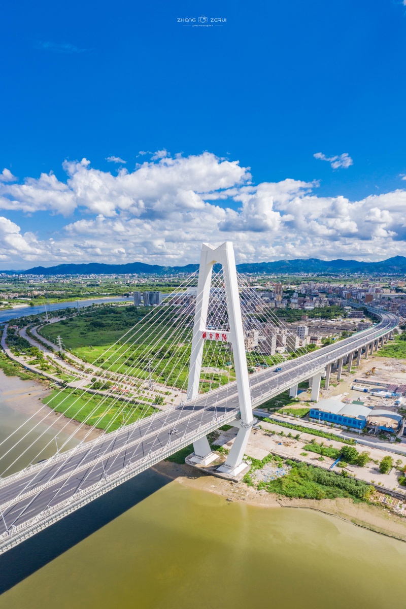 揭阳蓝下的揭阳大桥