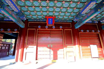 诡异