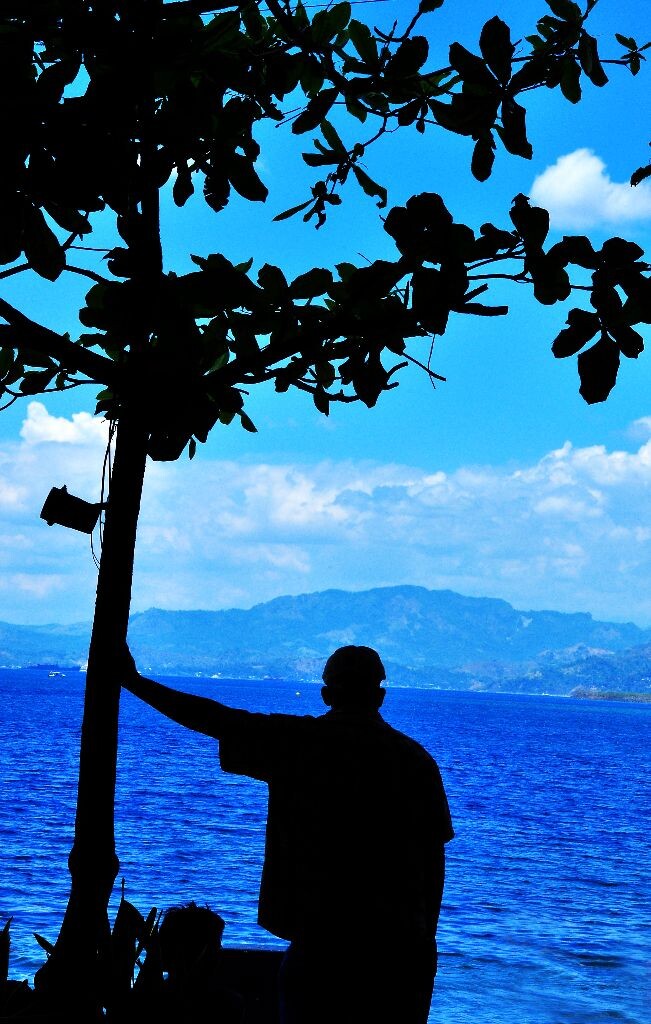 海边背影