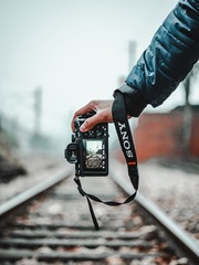 418805