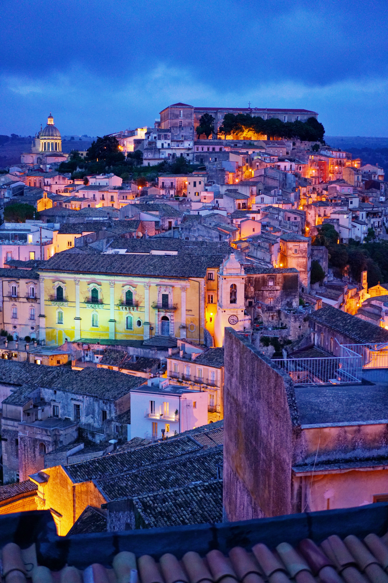 西西里岛的城市拉古萨～夜景非常美丽