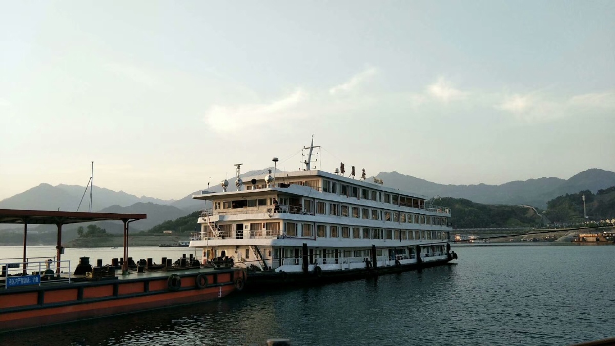 余晖下的太平溪旅游港口