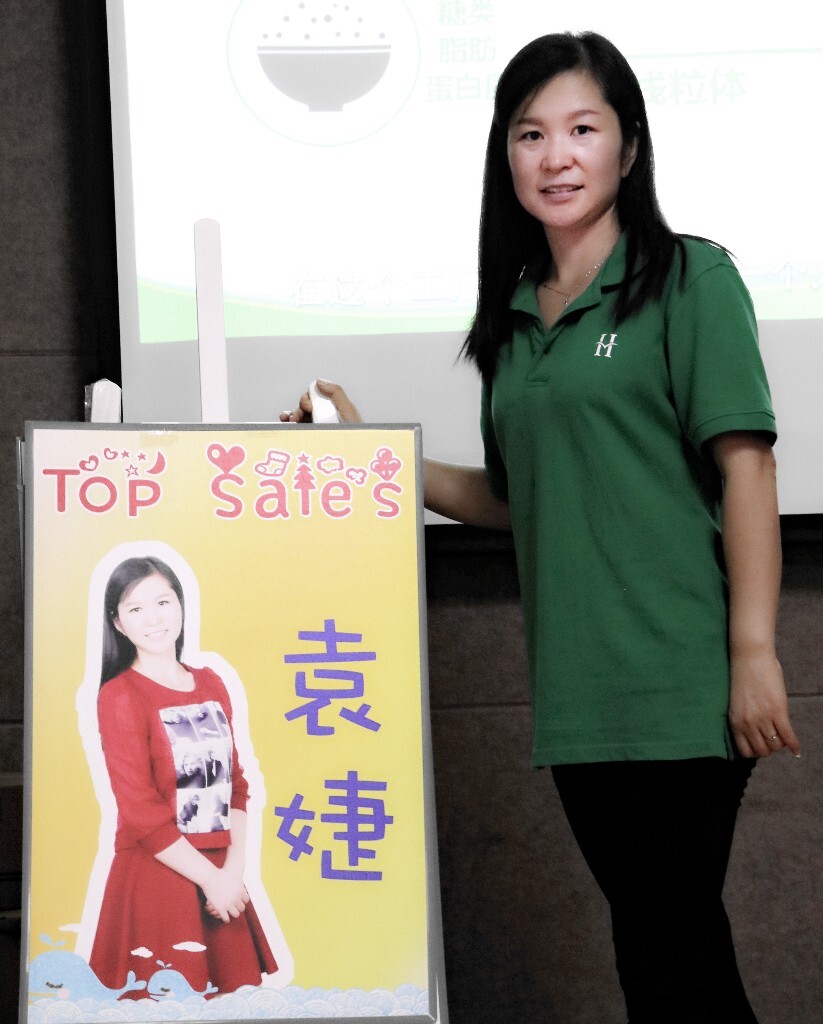 寿星:谢娟,<br />
性别:女<br />
职业:教师<br />
星座:天蝎座<br />
出生:一九七七年十月二十日<br />
天蝎座女:<br />
你看到最角落独自小酌的大美妞?她们永远看起来那么神秘,让人有一探究竟的冲动。<br />
对感情又十分执拗,除非心灰意冷,否则绝不轻易放弃。<br />
属于典型的冷艳美人,她不爱你,你使劲气力,她们也视若泥土。