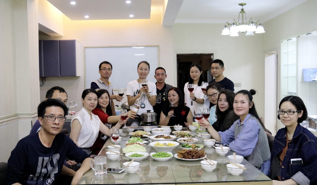 寿星:谢娟,<br />
性别:女<br />
职业:教师<br />
星座:天蝎座<br />
出生:一九七七年十月二十日<br />
天蝎座女:<br />
你看到最角落独自小酌的大美妞?她们永远看起来那么神秘,让人有一探究竟的冲动。<br />
对感情又十分执拗,除非心灰意冷,否则绝不轻易放弃。<br />
属于典型的冷艳美人,她不爱你,你使劲气力,她们也视若泥土。