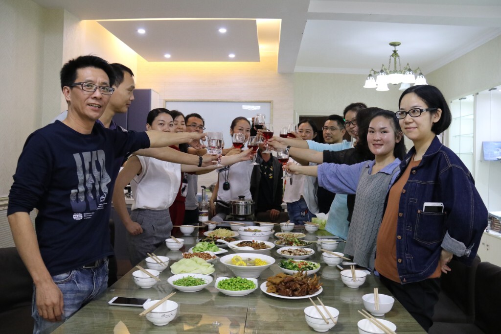 寿星:谢娟,<br />
性别:女<br />
职业:教师<br />
星座:天蝎座<br />
出生:一九七七年十月二十日<br />
天蝎座女:<br />
你看到最角落独自小酌的大美妞?她们永远看起来那么神秘,让人有一探究竟的冲动。<br />
对感情又十分执拗,除非心灰意冷,否则绝不轻易放弃。<br />
属于典型的冷艳美人,她不爱你,你使劲气力,她们也视若泥土。