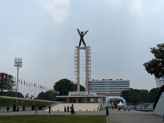 311564