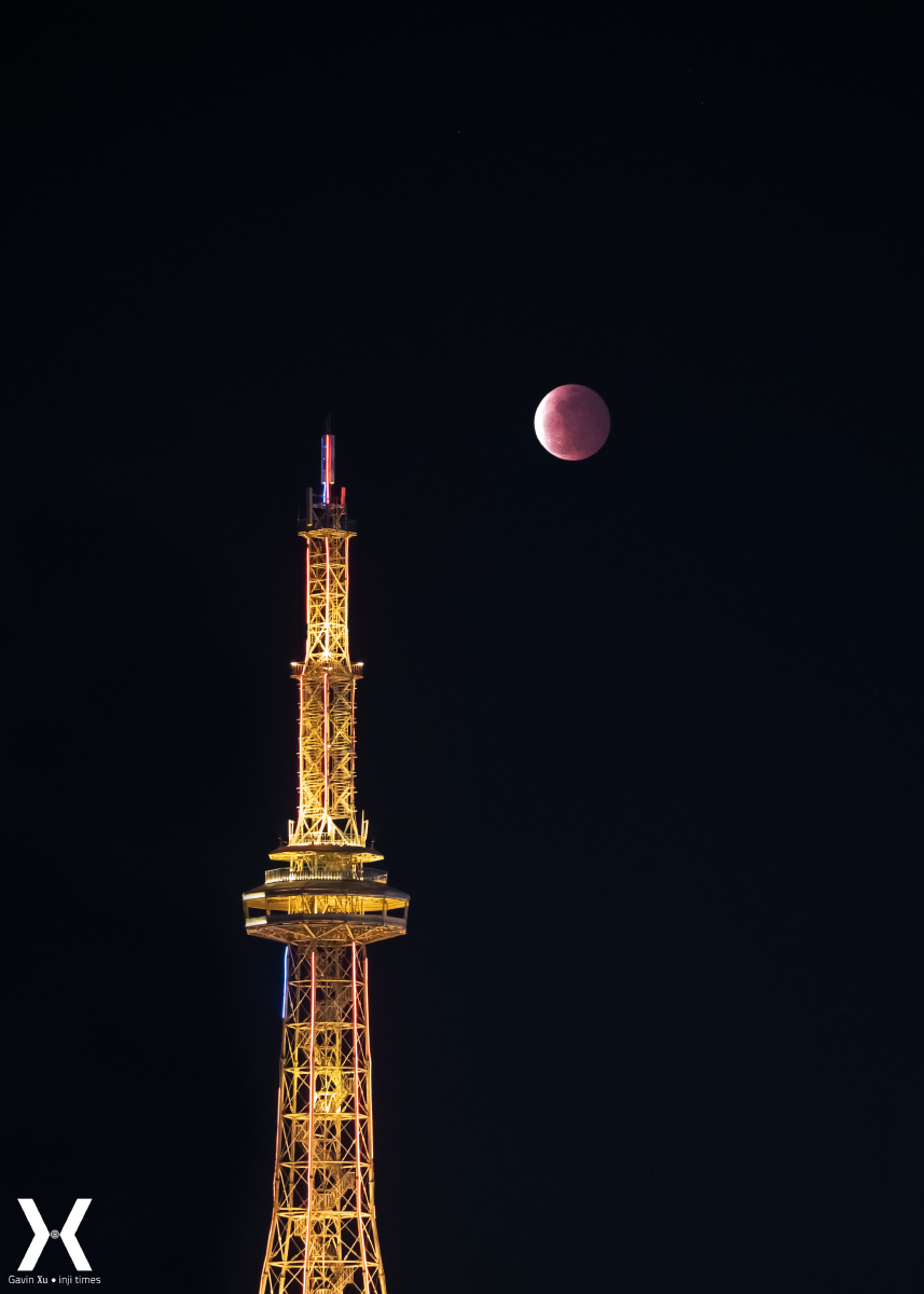 拨云见月耐心等待等来的超级月全食