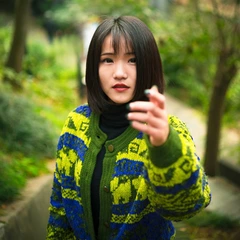 眼神中可以满含期待,但腰一定要挺直。。。