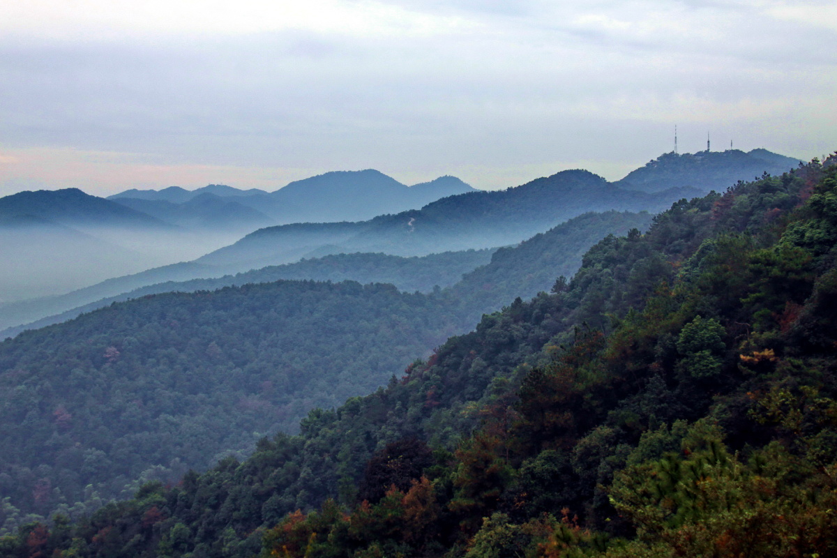 山峦晨雾 · 杭州老和山