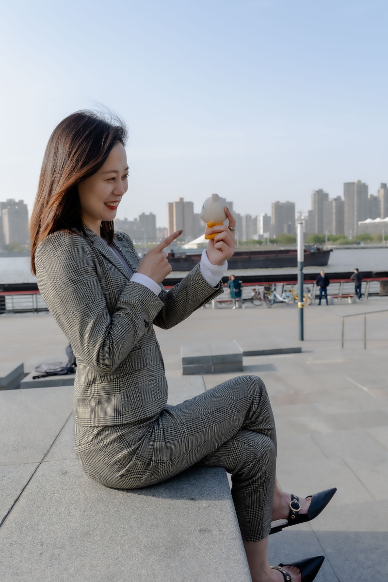 俏皮小姐姐出镜vivian