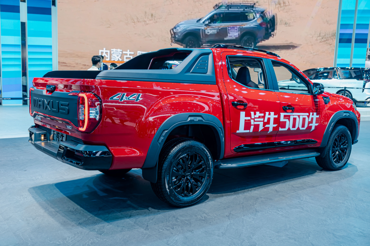 红色皮卡上汽500牛