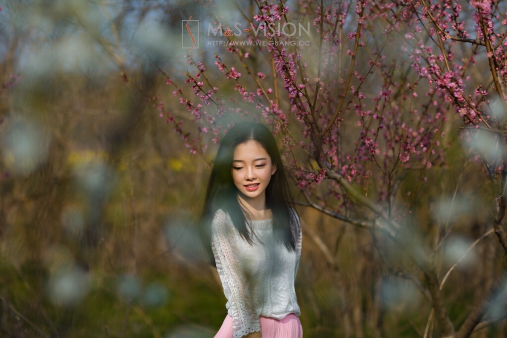 摄影:阿木~,大山<br />
彩妆:本本<br />
后期:阿木~<br />
麻豆:小雪<br />
设备:佳能5D Mark III、 EF 35MM F/1.4L II USM、EF 85mm f/1.2 L II USM、神牛AD600