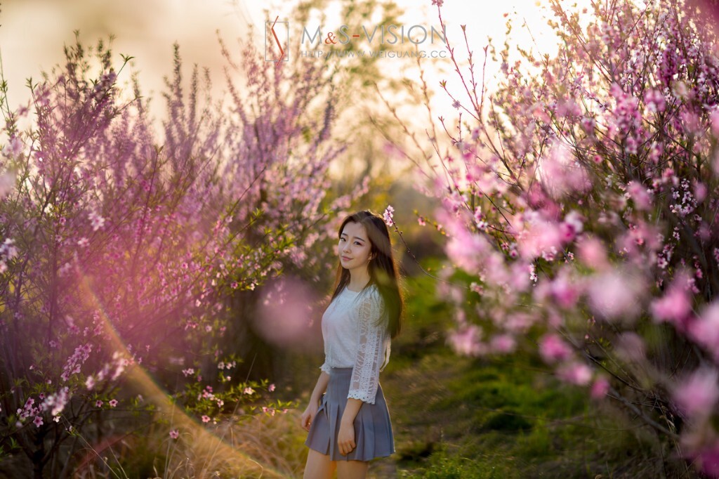 摄影:阿木~,大山<br />
彩妆:本本<br />
后期:阿木~<br />
麻豆:小雪<br />
设备:佳能5D Mark III、 EF 35MM F/1.4L II USM、EF 85mm f/1.2 L II USM、神牛AD600