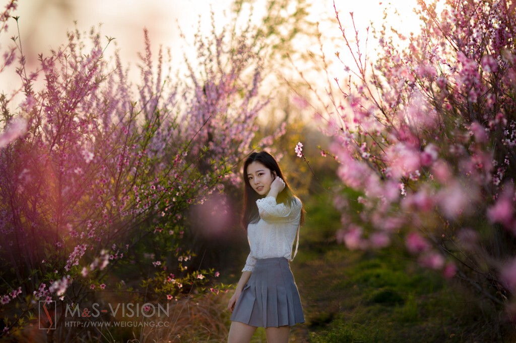 摄影:阿木~,大山<br />
彩妆:本本<br />
后期:阿木~<br />
麻豆:小雪<br />
设备:佳能5D Mark III、 EF 35MM F/1.4L II USM、EF 85mm f/1.2 L II USM、神牛AD600