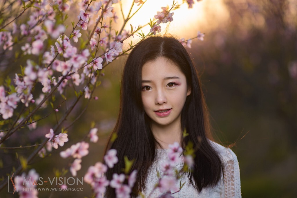 摄影:阿木~,大山<br />
彩妆:本本<br />
后期:阿木~<br />
麻豆:小雪<br />
设备:佳能5D Mark III、 EF 35MM F/1.4L II USM、EF 85mm f/1.2 L II USM、神牛AD600